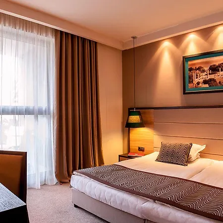 Хотел Astera & With Free Private 4*